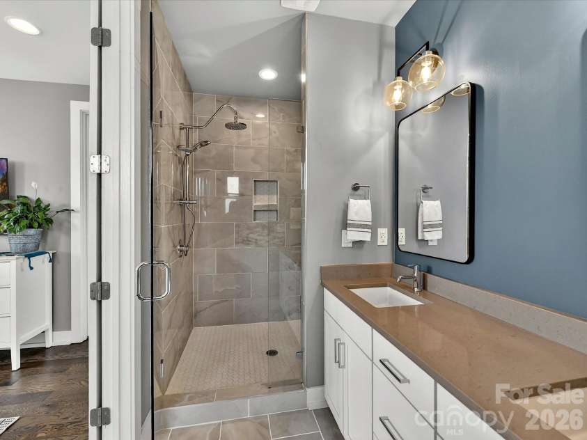 1613 Parkwood Avenue, Charlotte, NC 28205.  MLS# CAR4354872, YatesRealty ID 21819. 