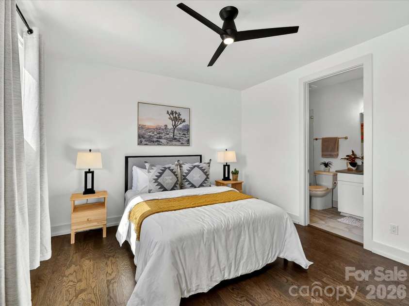 1613 Parkwood Avenue, Charlotte, NC 28205.  MLS# CAR4354872, YatesRealty ID 21819. 