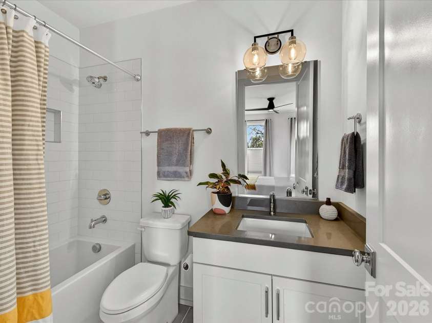 1613 Parkwood Avenue, Charlotte, NC 28205.  MLS# CAR4354872, YatesRealty ID 21819. 
