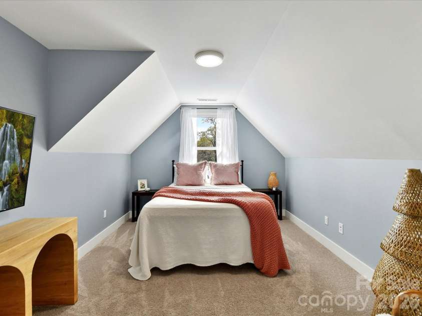 1613 Parkwood Avenue, Charlotte, NC 28205.  MLS# CAR4354872, YatesRealty ID 21819. 