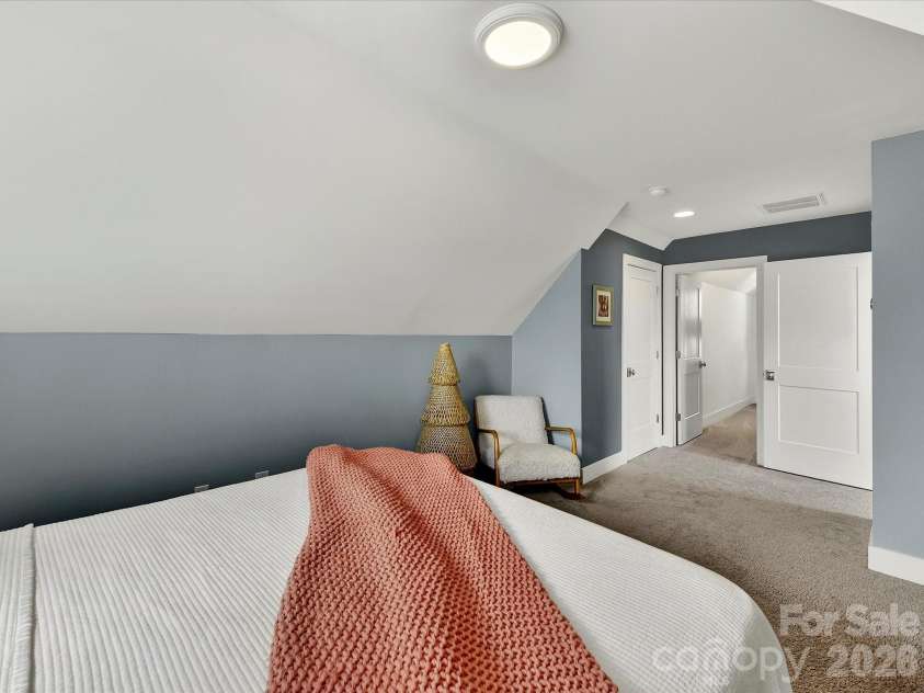 1613 Parkwood Avenue, Charlotte, NC 28205.  MLS# CAR4354872, YatesRealty ID 21819. 