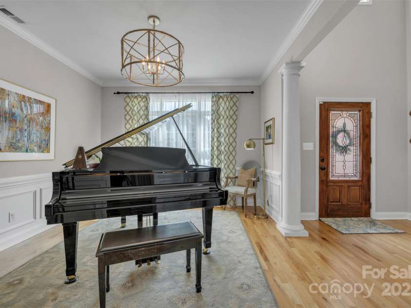 1747 30th Avenue Drive, Hickory, NC 28601.  MLS# CAR4265504, YatesRealty ID 21819. 