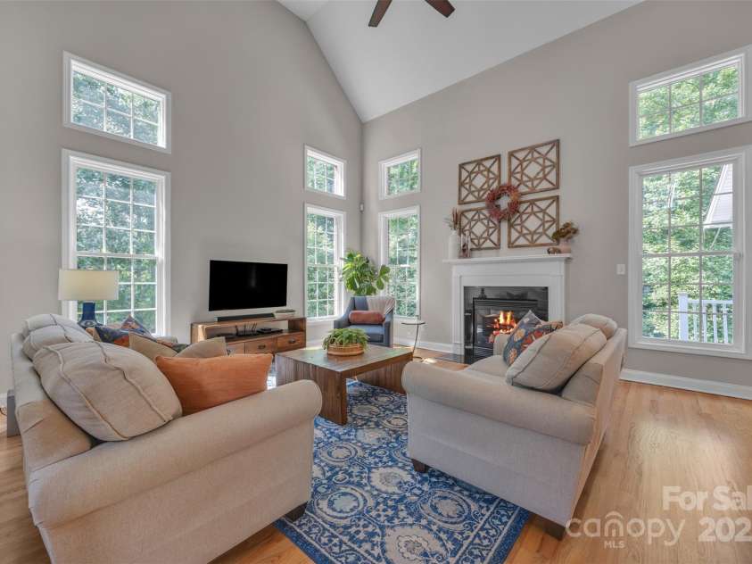 1747 30th Avenue Drive, Hickory, NC 28601.  MLS# CAR4265504, YatesRealty ID 21819. 