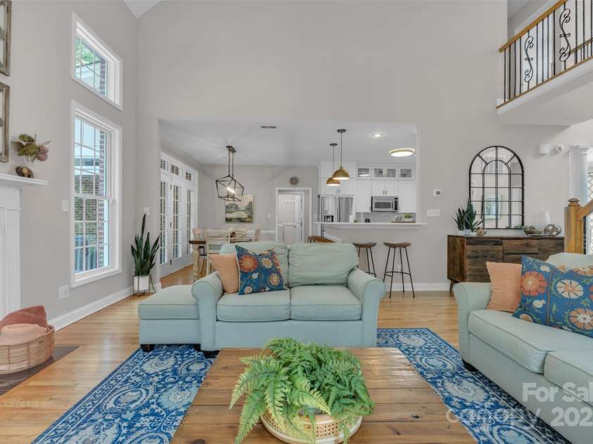 1747 30th Avenue Drive, Hickory, NC 28601.  MLS# CAR4265504, YatesRealty ID 21819. 