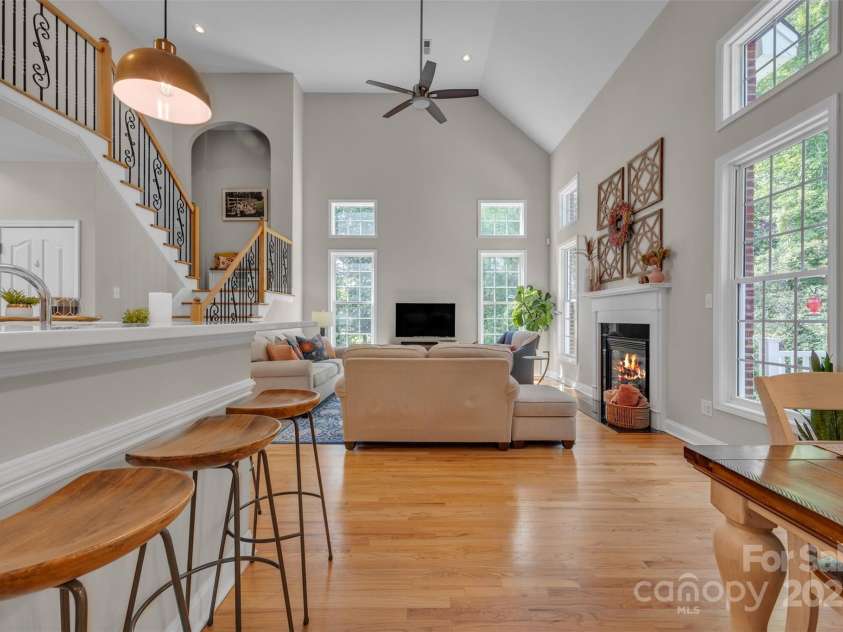 1747 30th Avenue Drive, Hickory, NC 28601.  MLS# CAR4265504, YatesRealty ID 21819. 