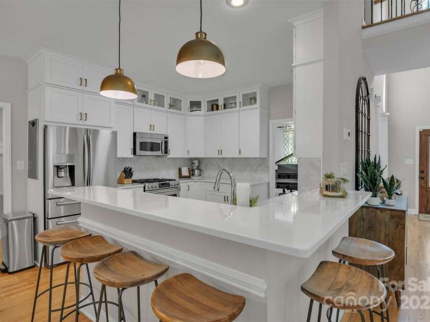 1747 30th Avenue Drive, Hickory, NC 28601.  MLS# CAR4265504, YatesRealty ID 21819. 