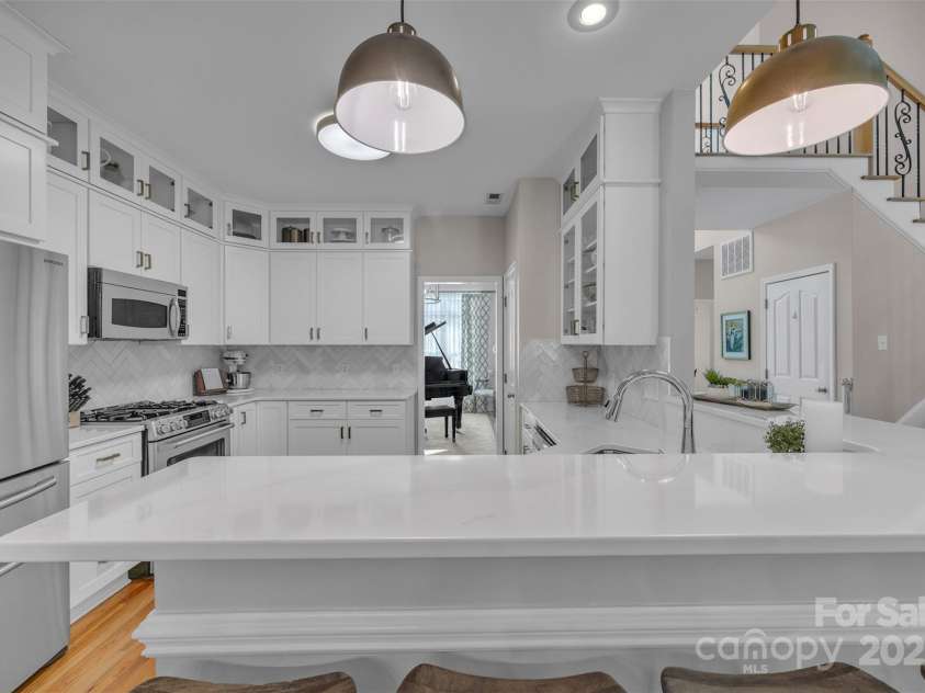 1747 30th Avenue Drive, Hickory, NC 28601.  MLS# CAR4265504, YatesRealty ID 21819. 