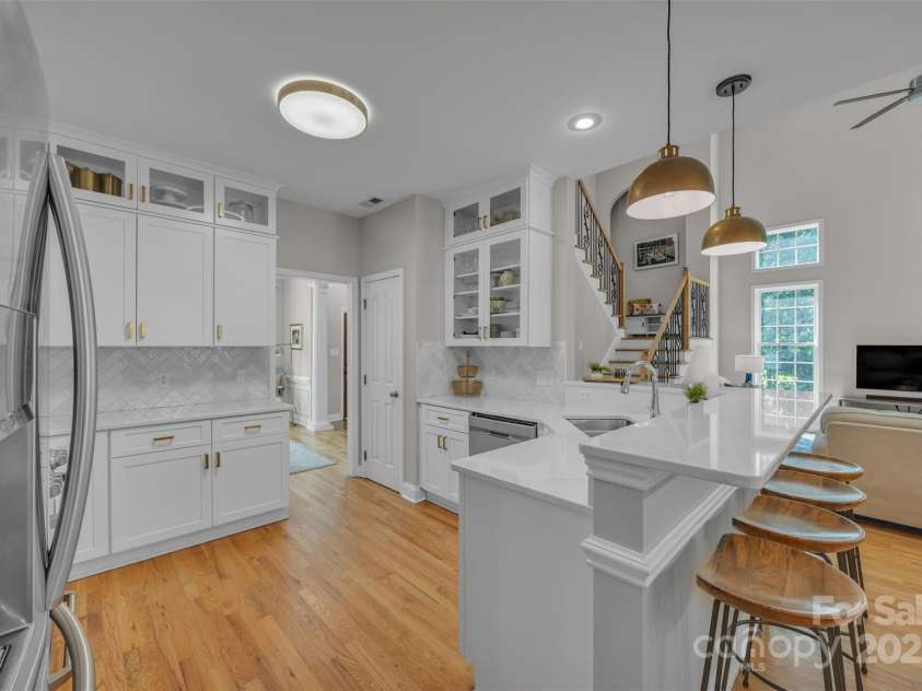 1747 30th Avenue Drive, Hickory, NC 28601.  MLS# CAR4265504, YatesRealty ID 21819. 