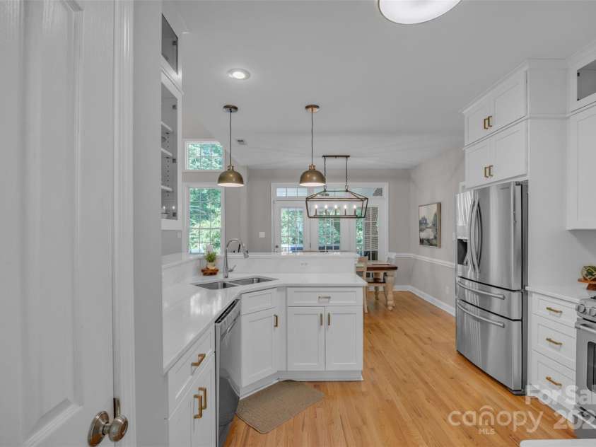 1747 30th Avenue Drive, Hickory, NC 28601.  MLS# CAR4265504, YatesRealty ID 21819. 