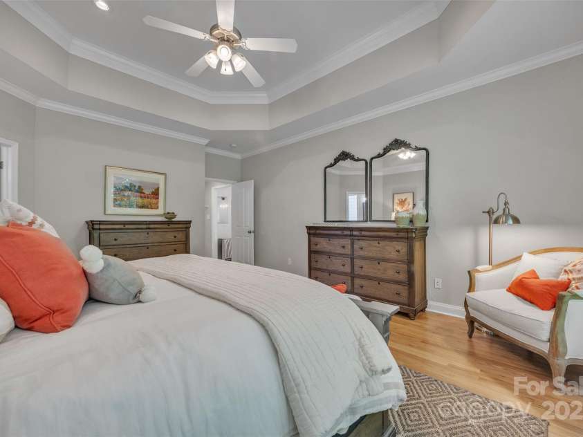 1747 30th Avenue Drive, Hickory, NC 28601.  MLS# CAR4265504, YatesRealty ID 21819. 