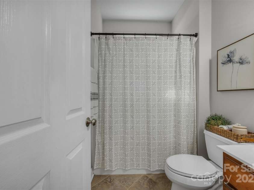 1747 30th Avenue Drive, Hickory, NC 28601.  MLS# CAR4265504, YatesRealty ID 21819. 