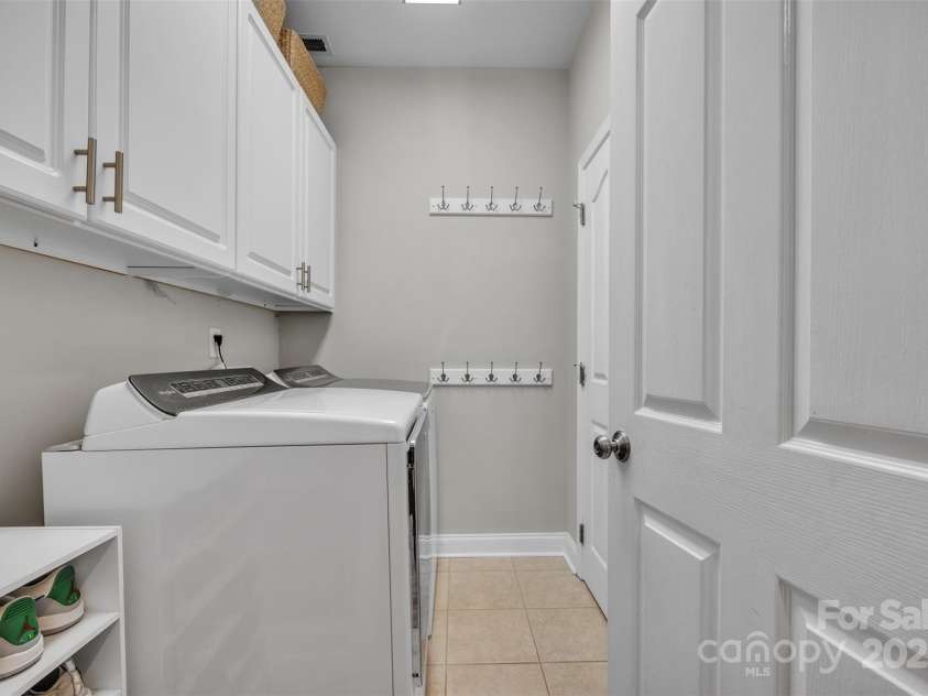 1747 30th Avenue Drive, Hickory, NC 28601.  MLS# CAR4265504, YatesRealty ID 21819. 