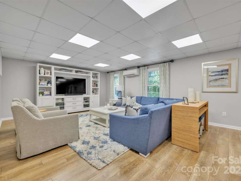 1747 30th Avenue Drive, Hickory, NC 28601.  MLS# CAR4265504, YatesRealty ID 21819. 