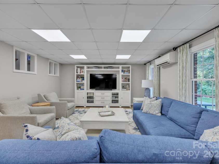 1747 30th Avenue Drive, Hickory, NC 28601.  MLS# CAR4265504, YatesRealty ID 21819. 