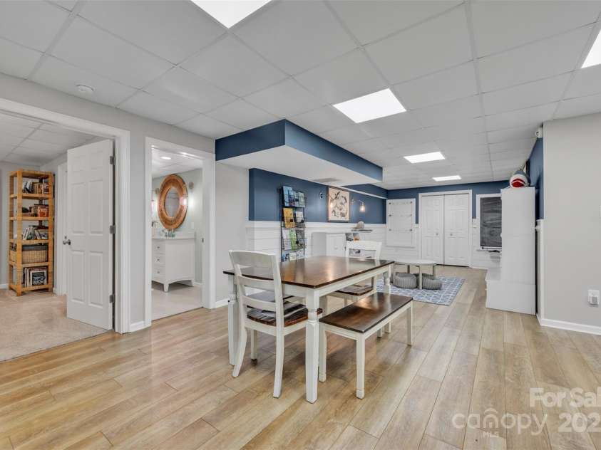 1747 30th Avenue Drive, Hickory, NC 28601.  MLS# CAR4265504, YatesRealty ID 21819. 