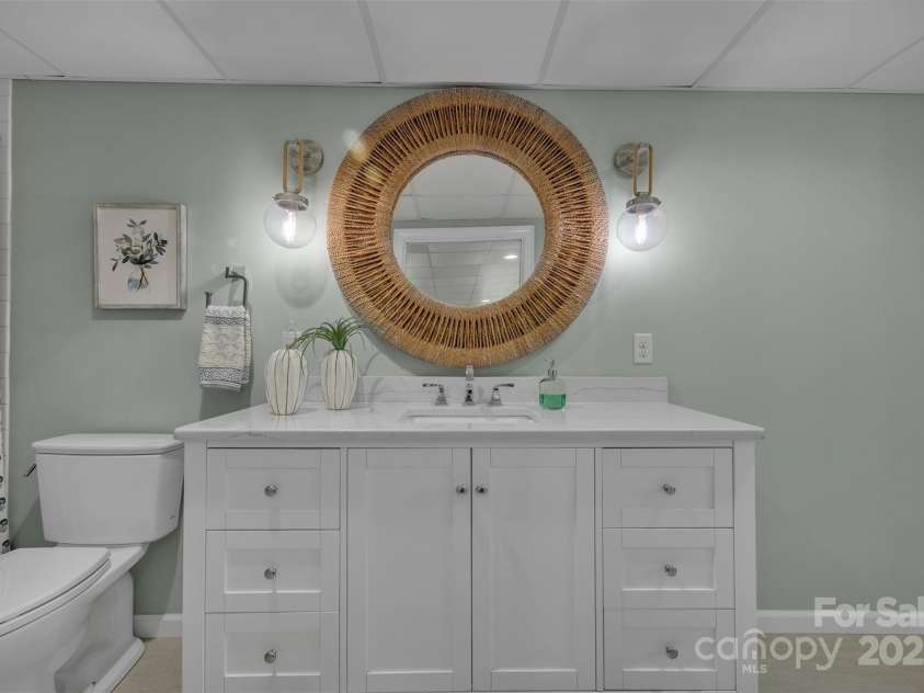 1747 30th Avenue Drive, Hickory, NC 28601.  MLS# CAR4265504, YatesRealty ID 21819. 