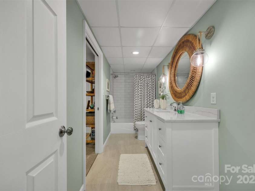 1747 30th Avenue Drive, Hickory, NC 28601.  MLS# CAR4265504, YatesRealty ID 21819. 