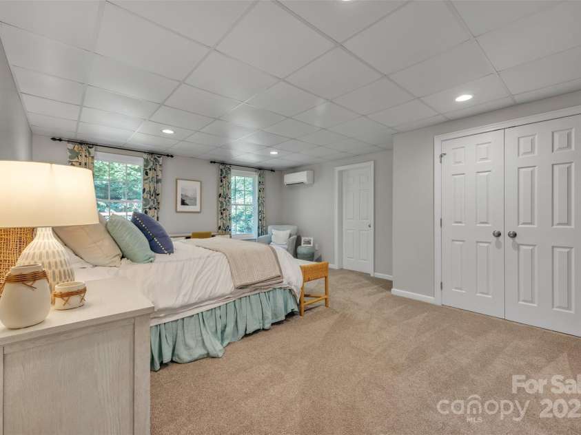 1747 30th Avenue Drive, Hickory, NC 28601.  MLS# CAR4265504, YatesRealty ID 21819. 