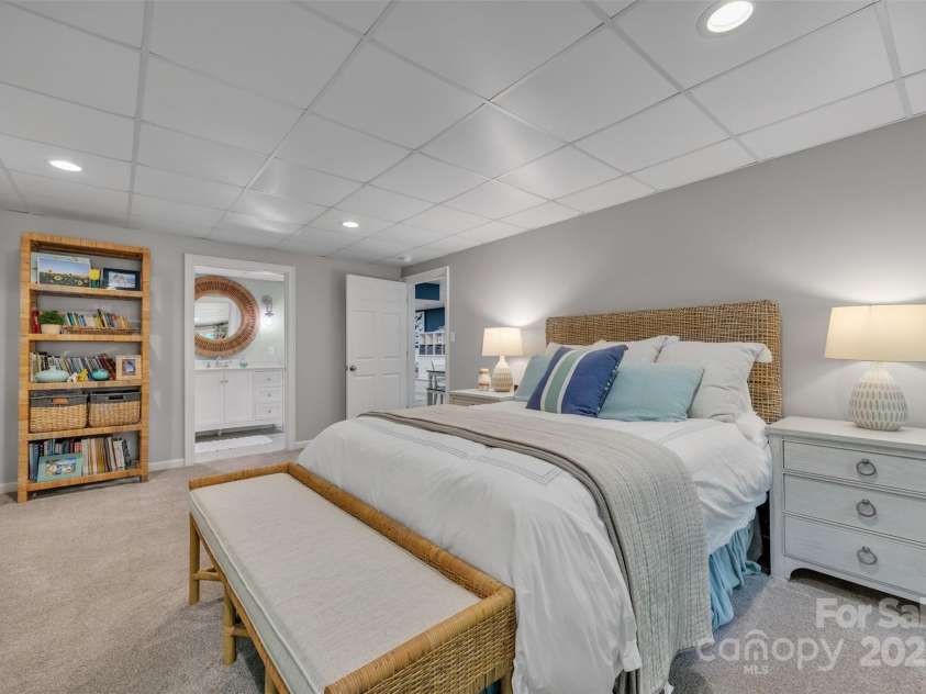 1747 30th Avenue Drive, Hickory, NC 28601.  MLS# CAR4265504, YatesRealty ID 21819. 