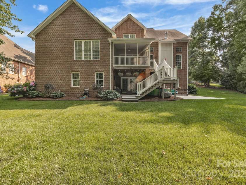 1747 30th Avenue Drive, Hickory, NC 28601.  MLS# CAR4265504, YatesRealty ID 21819. 