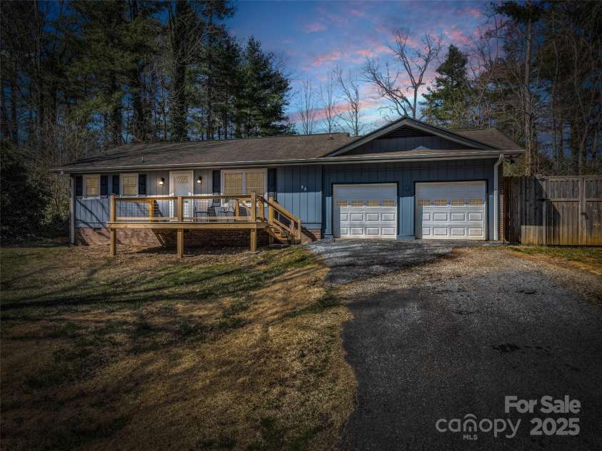 32 Greenwood Forest Drive, Etowah, NC 28729.  MLS# CAR4233946, YatesRealty ID 2182. 