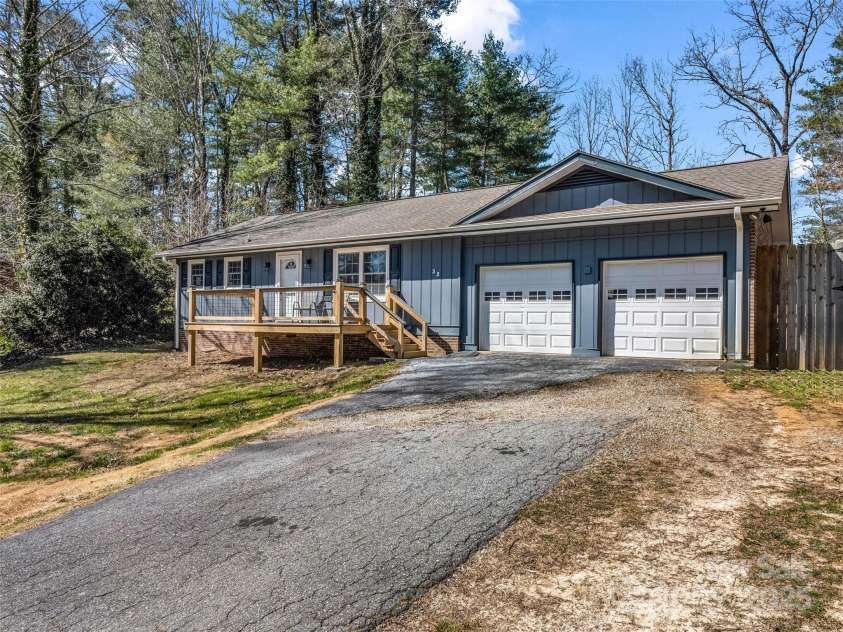 32 Greenwood Forest Drive, Etowah, NC 28729.  MLS# CAR4233946, YatesRealty ID 2182. 