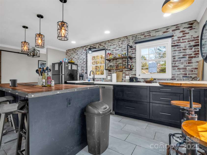 32 Greenwood Forest Drive, Etowah, NC 28729.  MLS# CAR4233946, YatesRealty ID 2182. 
