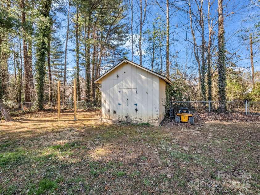 32 Greenwood Forest Drive, Etowah, NC 28729.  MLS# CAR4233946, YatesRealty ID 2182. 