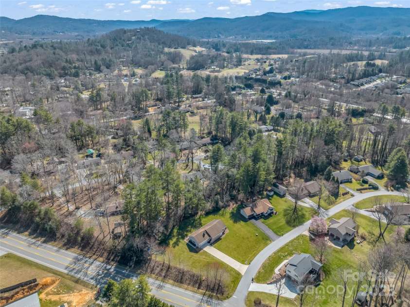 32 Greenwood Forest Drive, Etowah, NC 28729.  MLS# CAR4233946, YatesRealty ID 2182. 