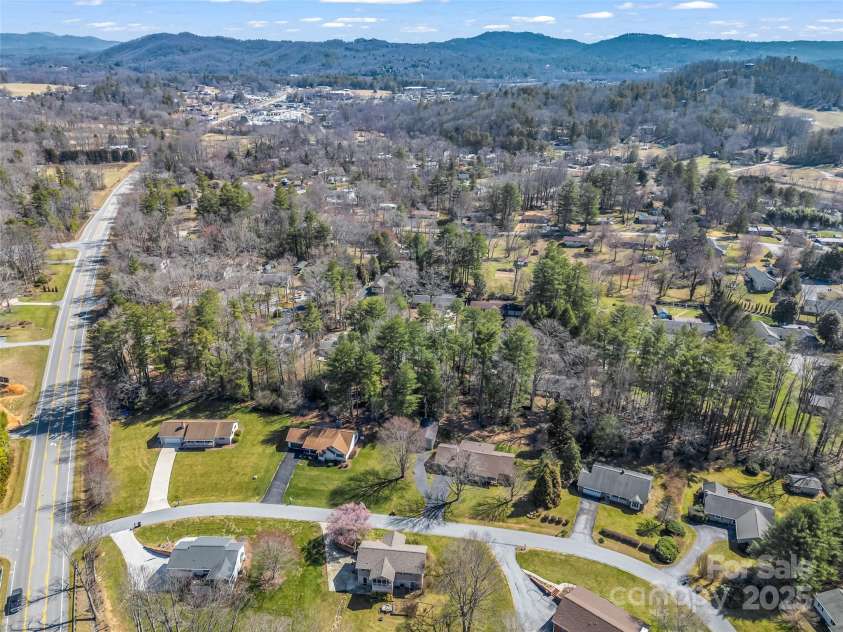 32 Greenwood Forest Drive, Etowah, NC 28729.  MLS# CAR4233946, YatesRealty ID 2182. 