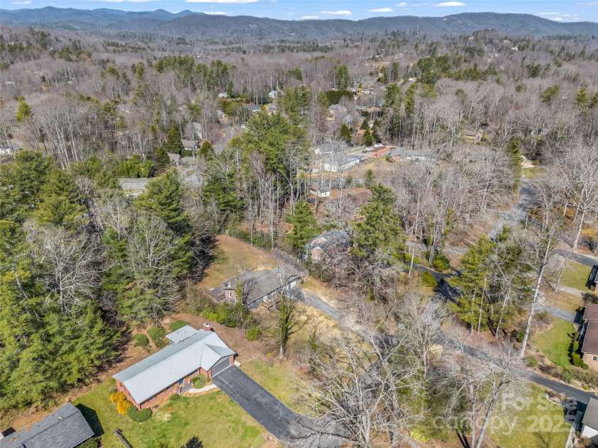 32 Greenwood Forest Drive, Etowah, NC 28729.  MLS# CAR4233946, YatesRealty ID 2182. 
