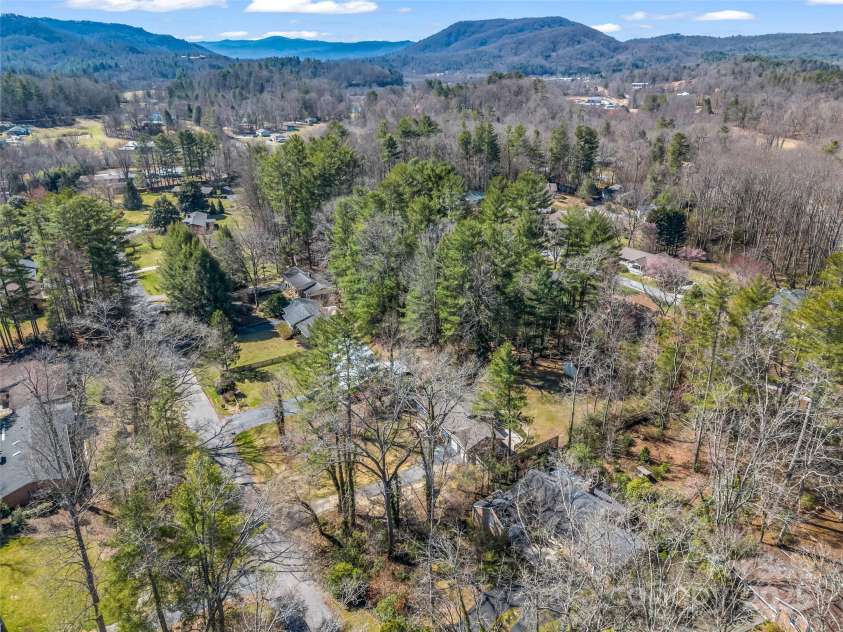 32 Greenwood Forest Drive, Etowah, NC 28729.  MLS# CAR4233946, YatesRealty ID 2182. 