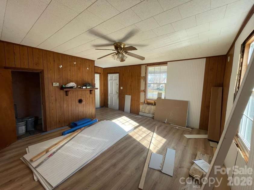 35 Center Street, Great Falls, SC 29055.  MLS# CAR4334784, YatesRealty ID 2182. 