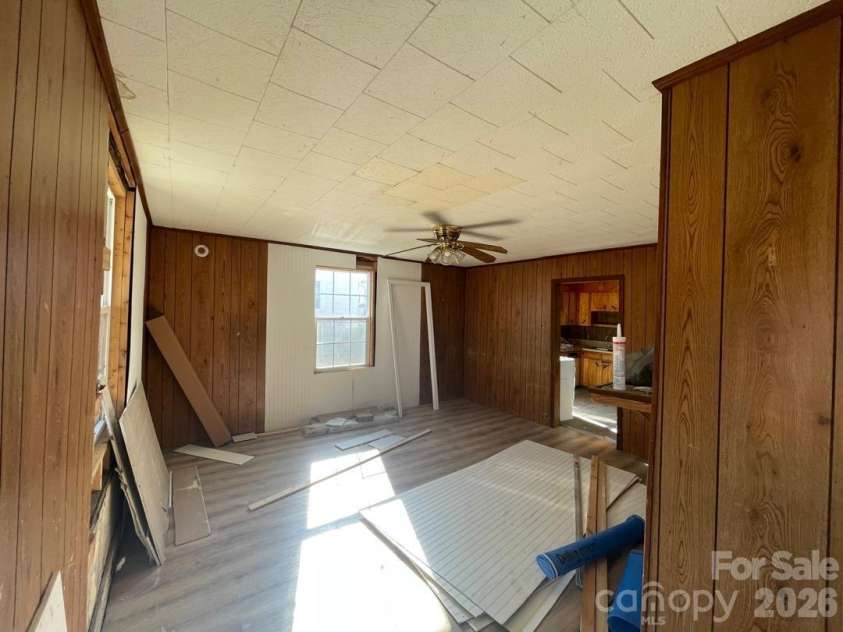 35 Center Street, Great Falls, SC 29055.  MLS# CAR4334784, YatesRealty ID 2182. 