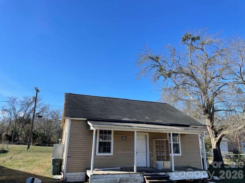 35 Center Street, Great Falls, SC 29055.  MLS# CAR4334784, YatesRealty ID 2182. 