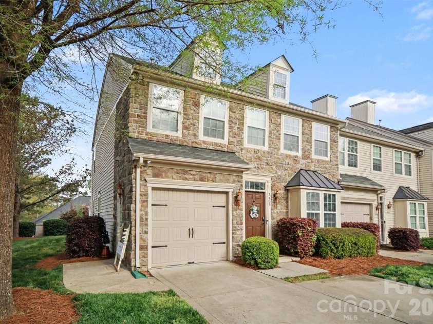 5705 Mossdale Lane, Charlotte, NC 28278.  MLS# CAR4420265, YatesRealty ID 21820. 