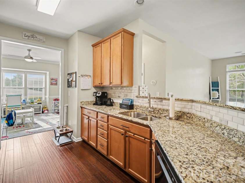 5705 Mossdale Lane, Charlotte, NC 28278.  MLS# CAR4420265, YatesRealty ID 21820. 