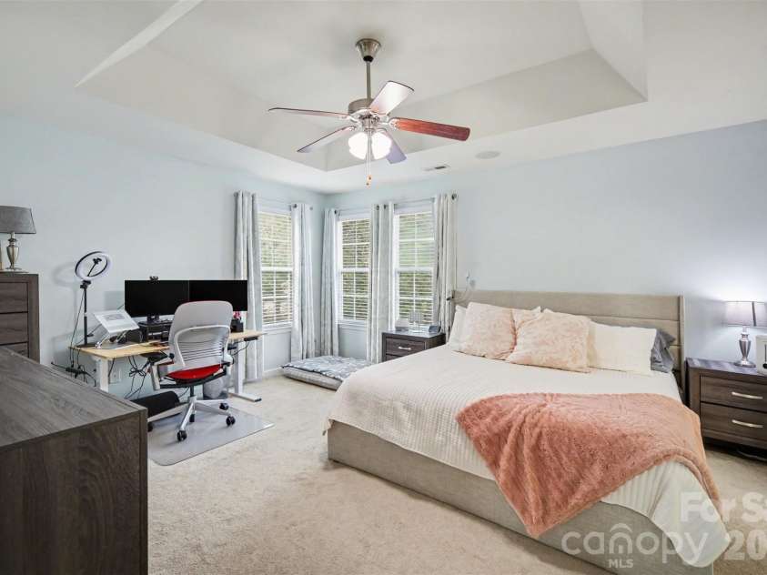 5705 Mossdale Lane, Charlotte, NC 28278.  MLS# CAR4420265, YatesRealty ID 21820. 