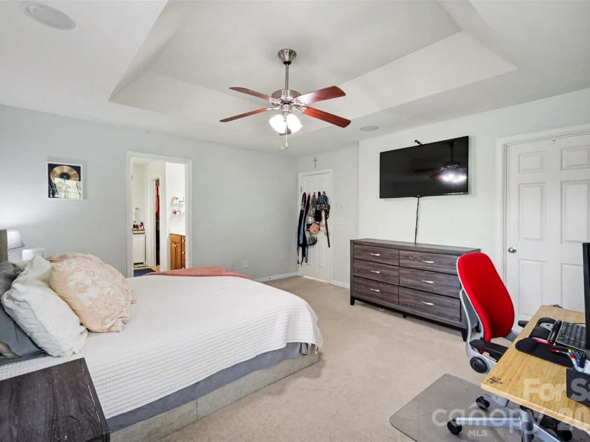 5705 Mossdale Lane, Charlotte, NC 28278.  MLS# CAR4420265, YatesRealty ID 21820. 