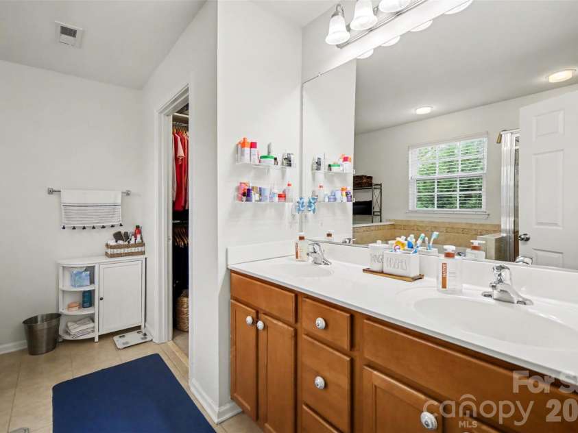 5705 Mossdale Lane, Charlotte, NC 28278.  MLS# CAR4420265, YatesRealty ID 21820. 