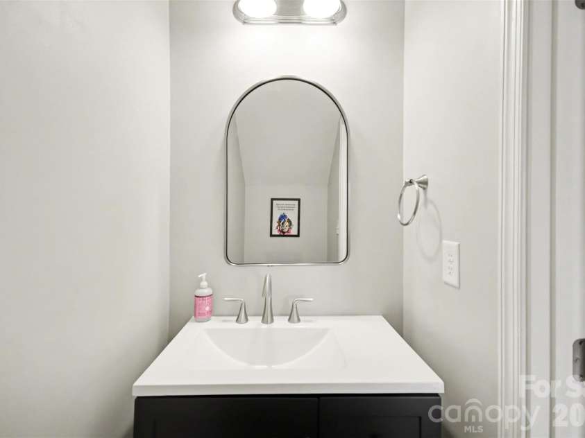 5705 Mossdale Lane, Charlotte, NC 28278.  MLS# CAR4420265, YatesRealty ID 21820. 