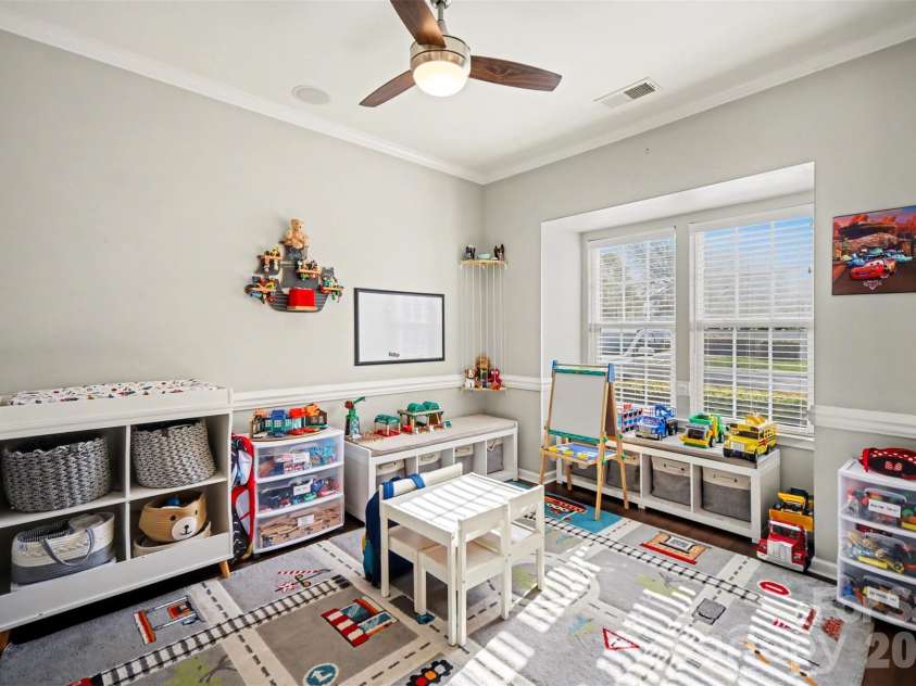 5705 Mossdale Lane, Charlotte, NC 28278.  MLS# CAR4420265, YatesRealty ID 21820. 