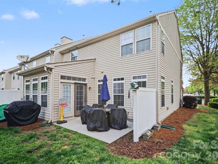 5705 Mossdale Lane, Charlotte, NC 28278.  MLS# CAR4420265, YatesRealty ID 21820. 
