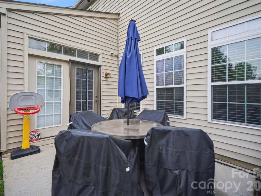 5705 Mossdale Lane, Charlotte, NC 28278.  MLS# CAR4420265, YatesRealty ID 21820. 