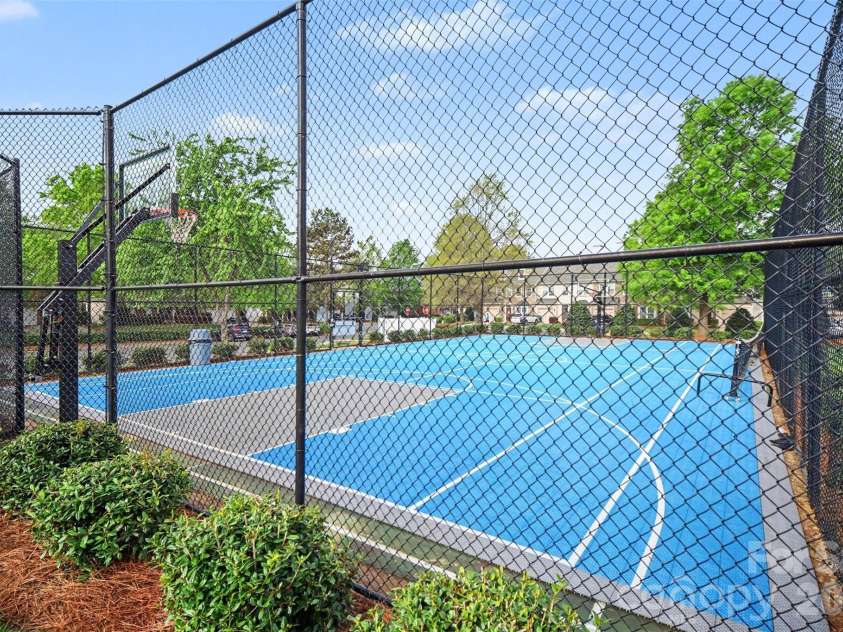 5705 Mossdale Lane, Charlotte, NC 28278.  MLS# CAR4420265, YatesRealty ID 21820. 