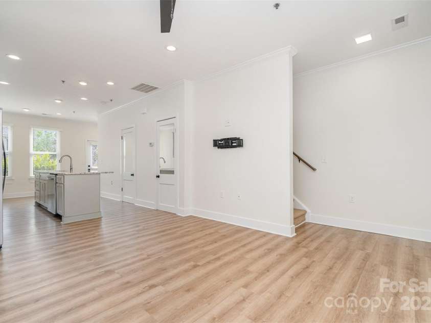 530 9th Street, Charlotte, NC 28202.  MLS# CAR4268395, YatesRealty ID 21821. 