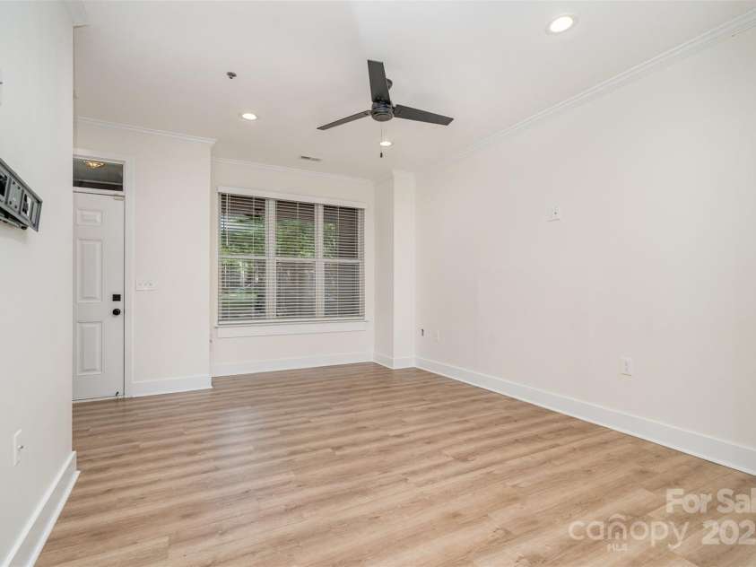 530 9th Street, Charlotte, NC 28202.  MLS# CAR4268395, YatesRealty ID 21821. 