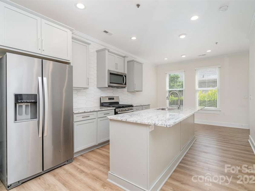 530 9th Street, Charlotte, NC 28202.  MLS# CAR4268395, YatesRealty ID 21821. 