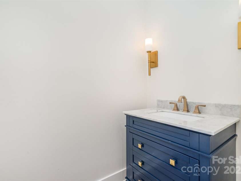 530 9th Street, Charlotte, NC 28202.  MLS# CAR4268395, YatesRealty ID 21821. 