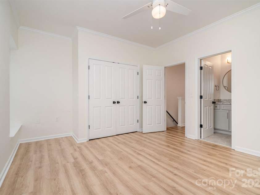 530 9th Street, Charlotte, NC 28202.  MLS# CAR4268395, YatesRealty ID 21821. 